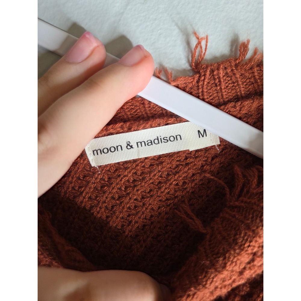 Moon & Madison Rust Orange Distressed Cropped Waffle Knit V-Neck Sweater Medium